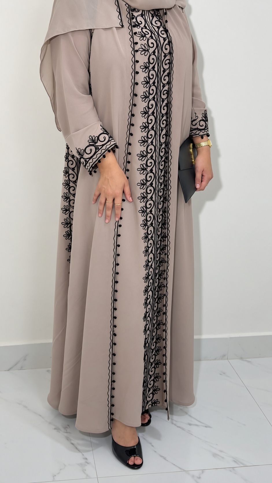 Badria abaya in taupe with black embroidery